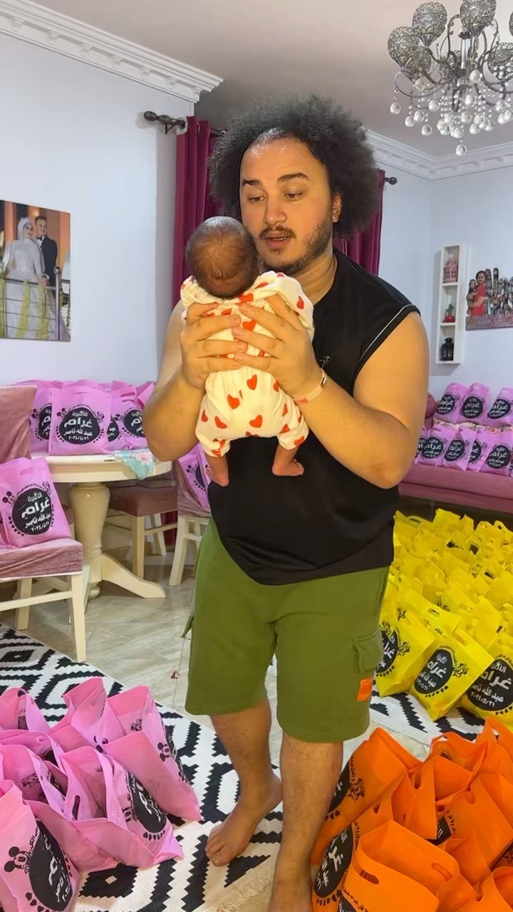 غرام كان ليها شعر وهي مولوده ????♂️